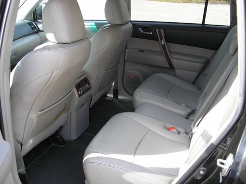 Used 2013 Toyota Highlander Limited image 4