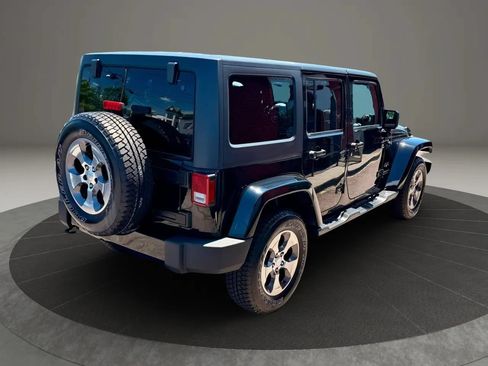 Used 2016 Jeep Wrangler Unlimited Sahara w/ Connectivity Group AWD/4WD image 4