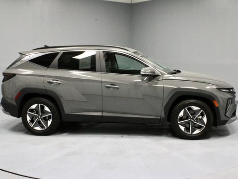 Certified 2025 Hyundai Tucson SEL FWD image 16