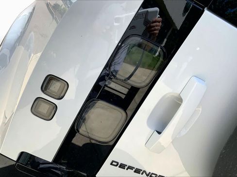 New 2026 Land Rover Defender 90 V8 AWD/4WD image 5
