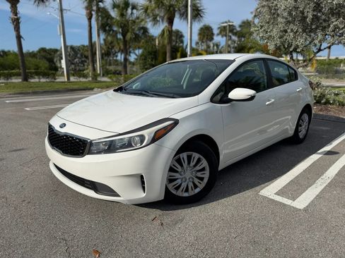 Used 2017 Kia Forte LX FWD image 2