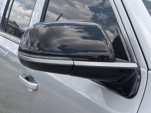 New 2026 Jeep Grand Wagoneer 2WD w/ 8-Passenger Seating Package image 10