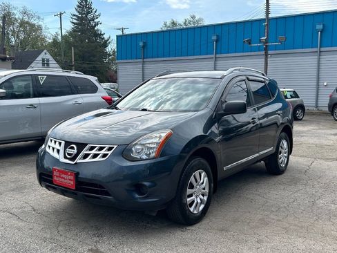 Used 2014 Nissan Rogue S w/ Convenience Package image 2