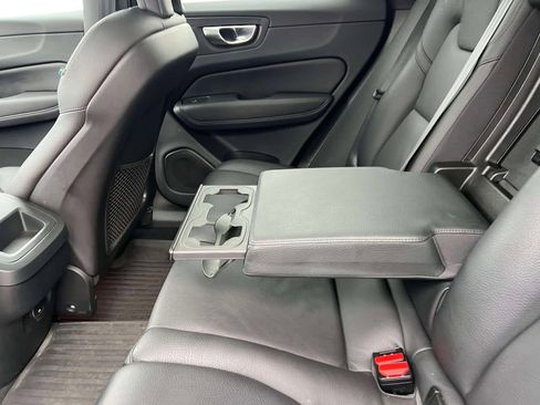 Used 2023 Volvo XC60 B5 Plus image 16