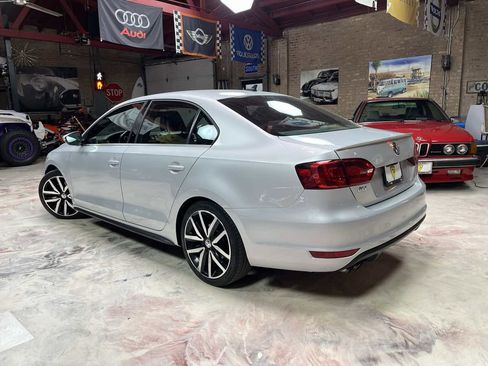Used 2013 Volkswagen Jetta GLI Autobahn FWD image 5