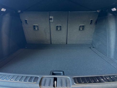 Used 2024 Porsche Macan image 15