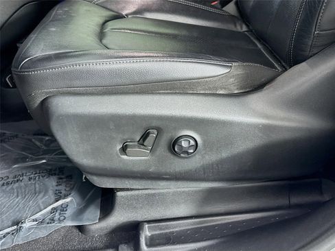 Used 2021 Chrysler Pacifica Touring-L w/ Uconnect Theater Family Group FWD image 20
