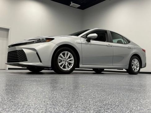 Used 2025 Toyota Camry LE FWD image 5