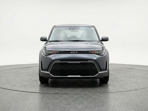 Used 2025 Kia Soul LX w/ LX Technology Package image 2