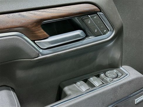 Used 2025 GMC Sierra 1500 SLT image 18