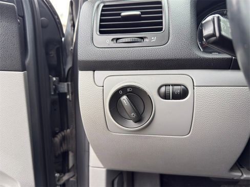 Used 2008 Volkswagen Jetta SE image 16