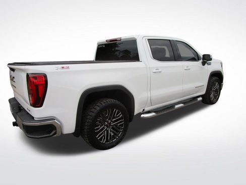 Used 2024 GMC Sierra 1500 SLE w/ X31 Off-Road Package image 8