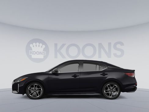 Used 2025 Nissan Sentra SR w/ SR Premium Package FWD image 2