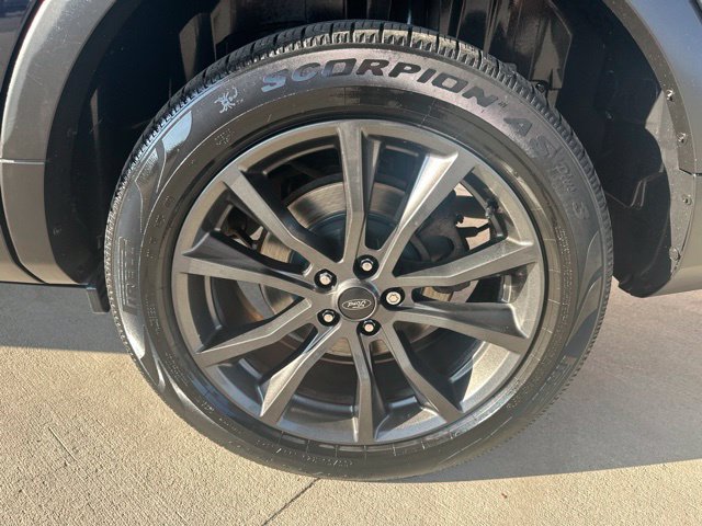 Used 2018 Ford Explorer XLT w/ XLT Appearance Package AWD/4WD image 13