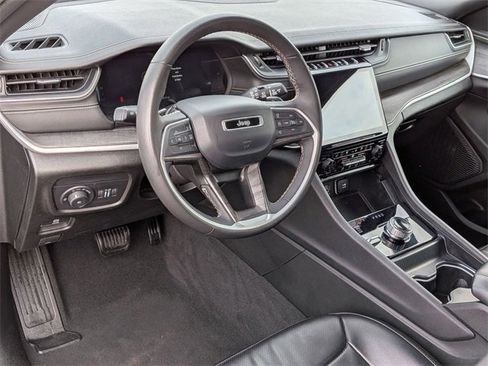 Used 2024 Jeep Grand Cherokee L Limited w/ Luxury Tech Group II image 11