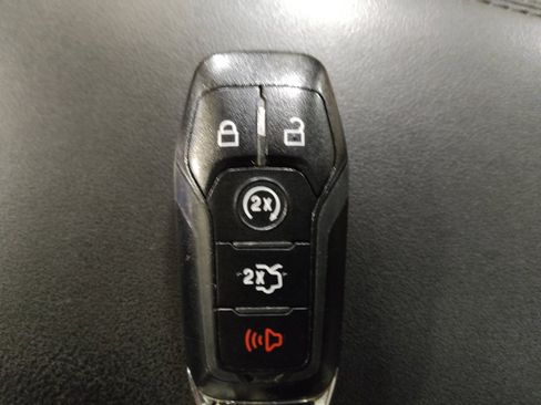 Used 2017 Lincoln MKX Reserve w/ Driver Assistance Package FWD image 32