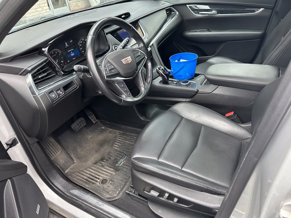 Used 2020 Cadillac XT5 Premium Luxury w/ LPO, Floor Liner Package FWD image 9