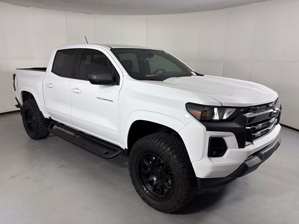 Used 2024 Chevrolet Colorado LT w/ LT Convenience Package RWD image 2