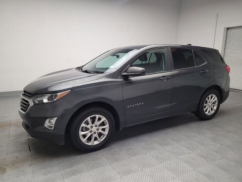 Used 2020 Chevrolet Equinox LS w/ LS Convenience Package FWD image 2