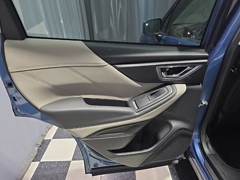 Used 2023 Subaru Forester Limited AWD/4WD image 11