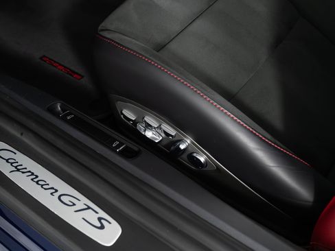 Used 2025 Porsche 718 Cayman GTS RWD image 12