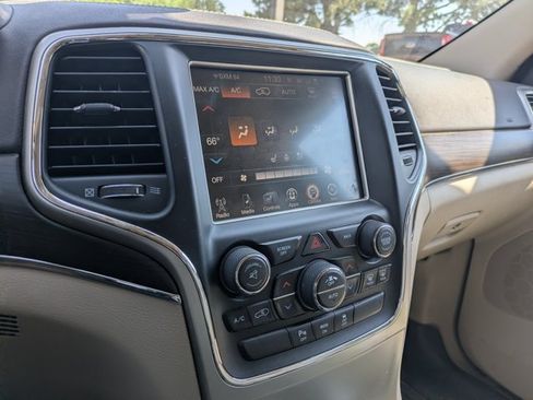 Used 2015 Jeep Grand Cherokee Overland AWD/4WD image 11
