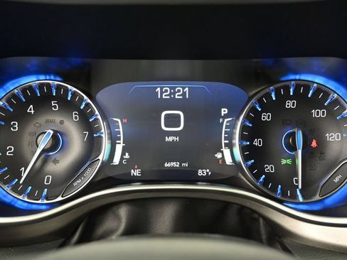 Used 2024 Chrysler Pacifica Touring-L FWD image 26