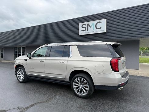Used 2021 GMC Yukon XL Denali w/ Denali Premium Package AWD/4WD image 8