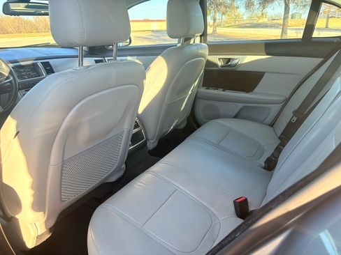 Used 2015 Jaguar XF Premium image 11