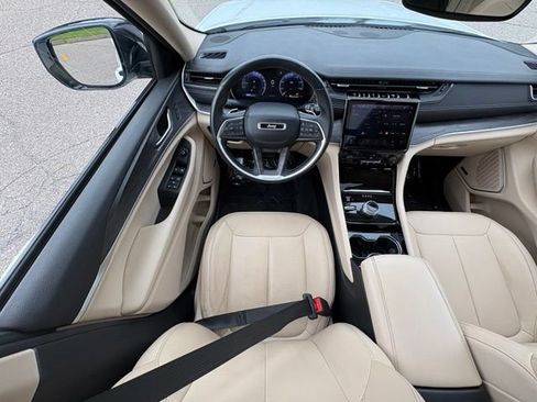 Used 2022 Jeep Grand Cherokee L Limited AWD/4WD image 25
