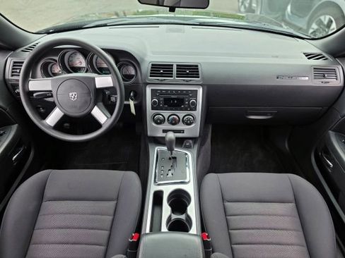 Used 2010 Dodge Challenger SE image 9