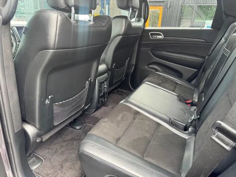 Used 2018 Jeep Grand Cherokee Altitude AWD/4WD image 6