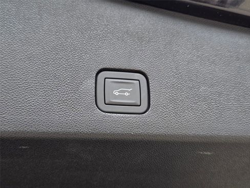 New 2025 Cadillac XT6 Premium Luxury w/ Technology Package FWD image 33