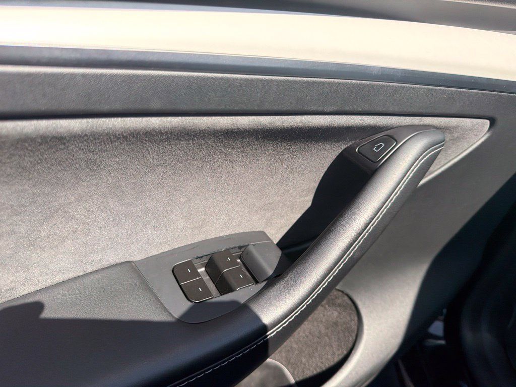 Used 2023 Tesla Model Y Performance AWD/4WD image 26