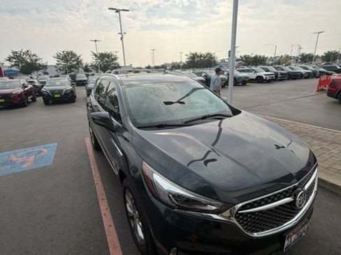 Used 2020 Buick Enclave Avenir w/ Avenir Technology Package AWD/4WD image 5