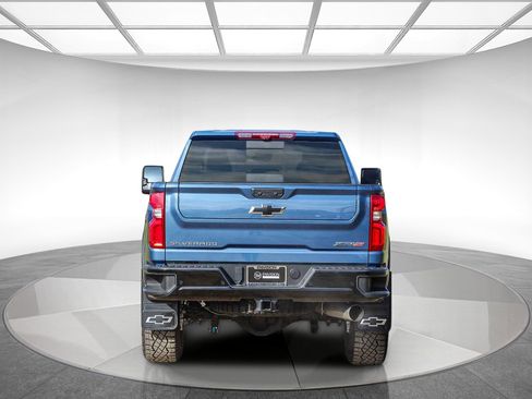 Used 2024 Chevrolet Silverado 2500 ZR2 w/ Technology Package image 3