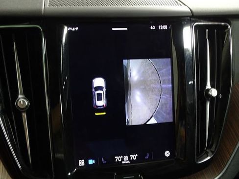 Used 2023 Volvo XC60 B5 Plus image 17