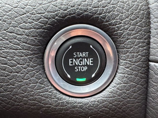 Used 2024 GMC Yukon XL Denali AWD/4WD image 42
