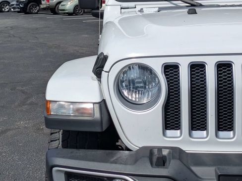 Used 2018 Jeep Wrangler Unlimited Sahara AWD/4WD image 11