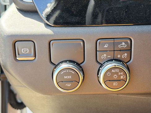 Used 2024 GMC Sierra 2500 SLE w/ SLE Value Package; image 18