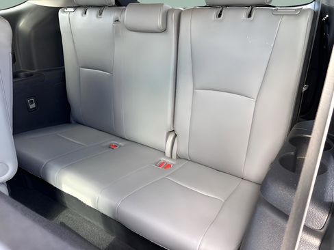 Used 2020 Toyota Highlander XLE image 12