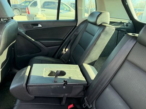 Used 2011 Volkswagen Tiguan S image 3