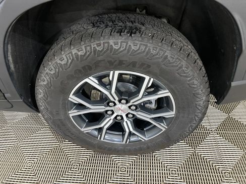 Used 2024 GMC Acadia AT4 w/ Luxury Package AWD/4WD image 10