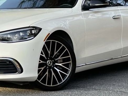 Used 2022 Mercedes-Benz S 580 4MATIC Sedan image 2