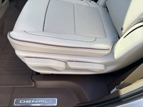 Used 2021 GMC Yukon Denali w/ Denali Premium Package AWD/4WD image 32