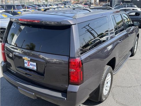 Used 2018 Chevrolet Suburban LT w/ Luxury Package RWD image 13
