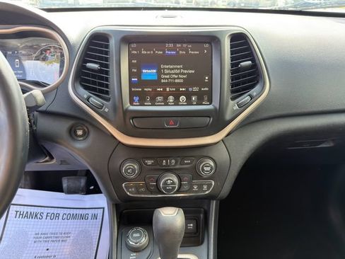 Used 2017 Jeep Cherokee Latitude w/ Comfort/Convenience Group AWD/4WD image 21