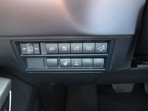 Used 2025 Toyota Tundra Platinum image 18