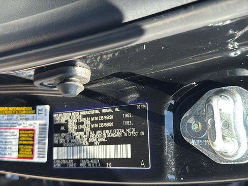 Used 2024 Toyota Highlander Platinum FWD image 25