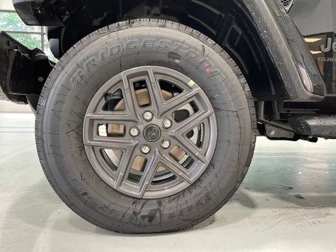 New 2025 Jeep Gladiator Sport image 14